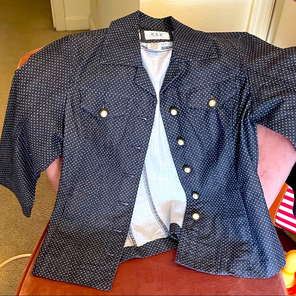 Denim Jacket pearl buttons, pockets, size Small